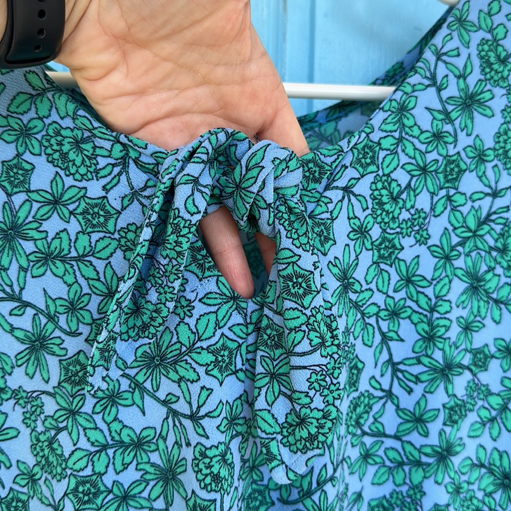 Banana Republic Blue Floral Top size small - Picture 7 of 11